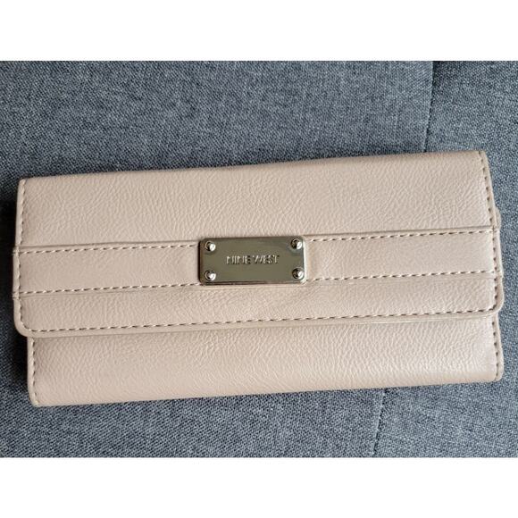 Nine West Taupe Wallet Clutch Rose Gold Interior 3.75 x 7.5 - Picture 1 of 9